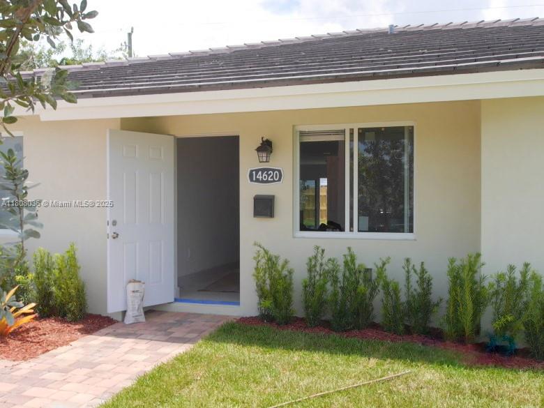 Rental Property at 14620 Sw 104th Ave 1, Miami, Broward County, Florida - Bedrooms: 3 
Bathrooms: 2  - $3,500 MO.