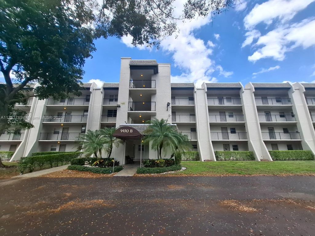 Photo of 9430 Poinciana Pl #109, Davie, FL 33324 (MLS # A11782785)