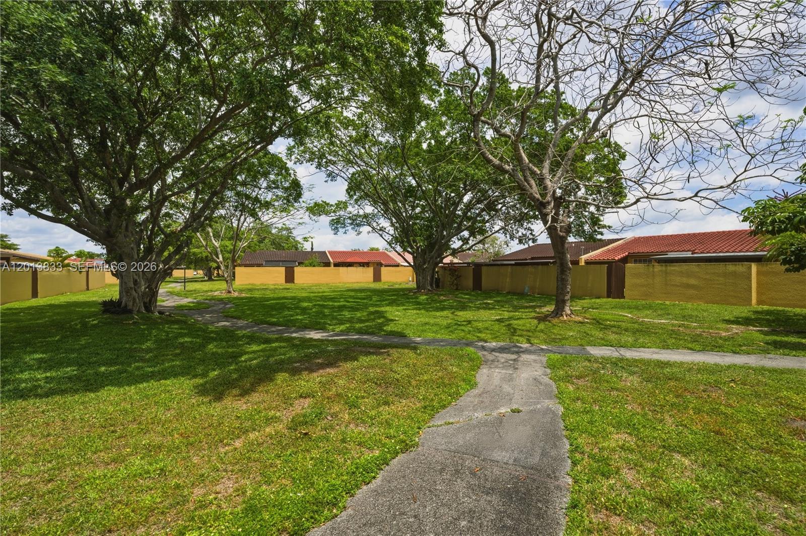 KENDALE LAKES WEST TOWNHO - Residential