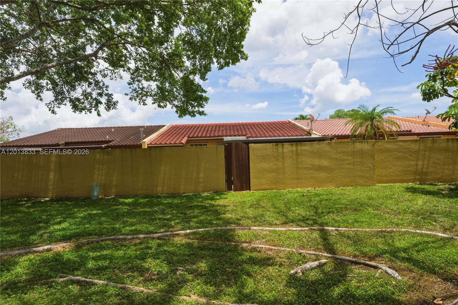 KENDALE LAKES WEST TOWNHO - Residential