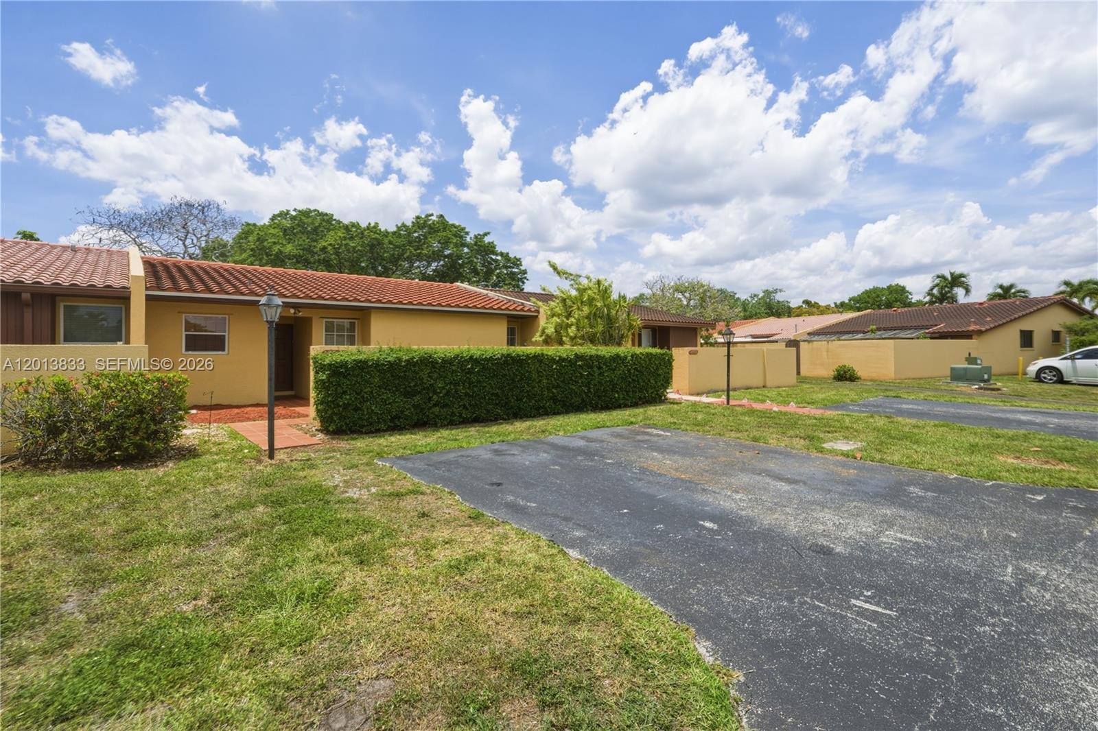 KENDALE LAKES WEST TOWNHO - Residential