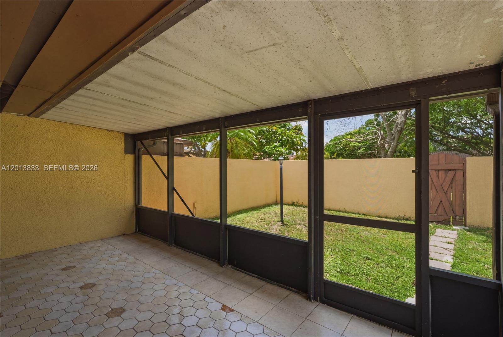 KENDALE LAKES WEST TOWNHO - Residential