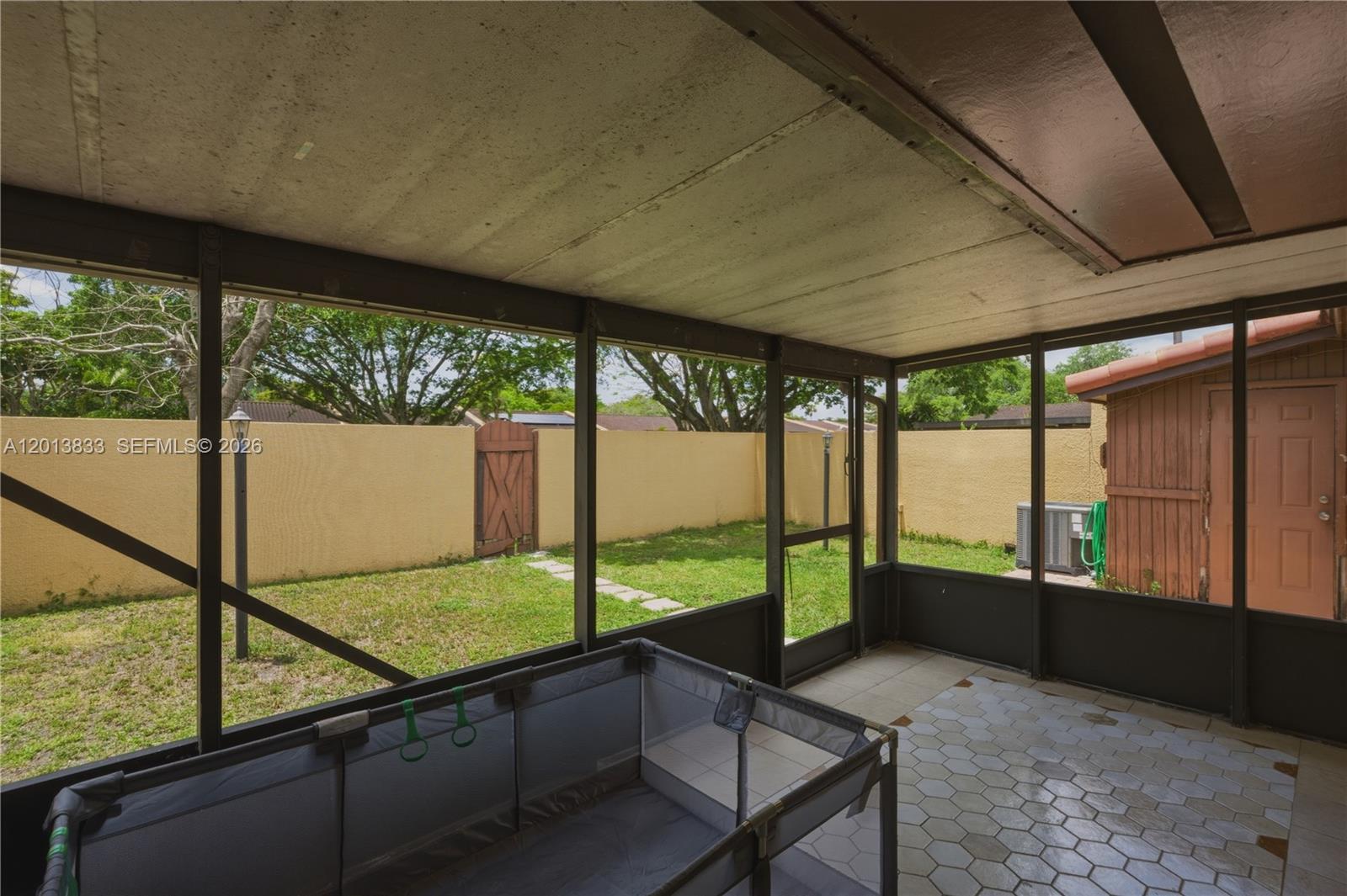 KENDALE LAKES WEST TOWNHO - Residential