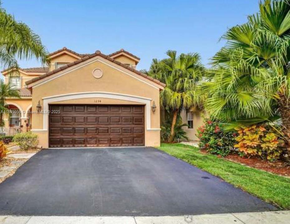 Rental Property at 1294 Chinaberry Dr 1294, Weston, Broward County, Florida - Bedrooms: 5 
Bathrooms: 4  - $6,200 MO.