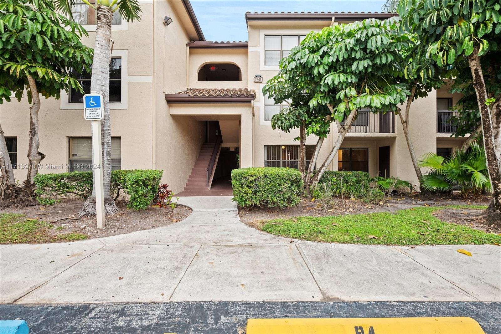 4241 W Mcnab Rd 13, Pompano Beach, Broward County, Florida - 1 Bedrooms  
1 Bathrooms - 