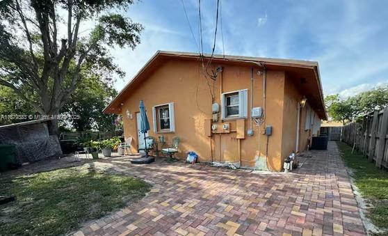 HOLLYWOOD PARK - Residential Lease