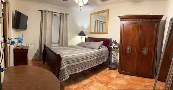 HOLLYWOOD PARK - Residential Lease