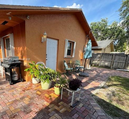 HOLLYWOOD PARK - Residential Lease