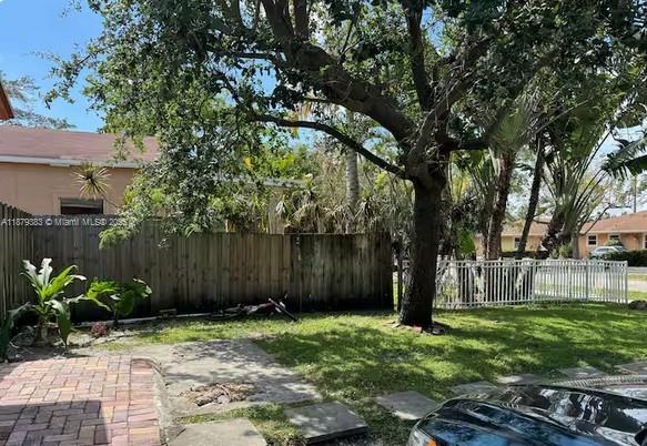 HOLLYWOOD PARK - Residential Lease