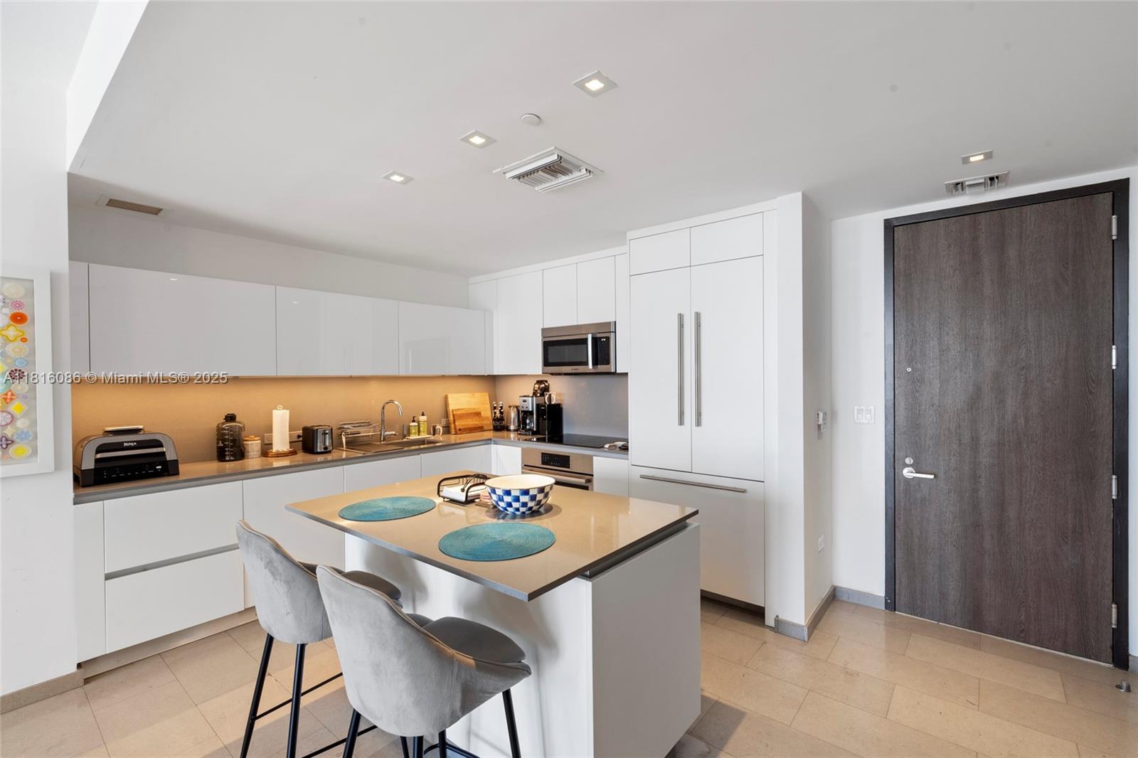 RISE CONDO - Residential