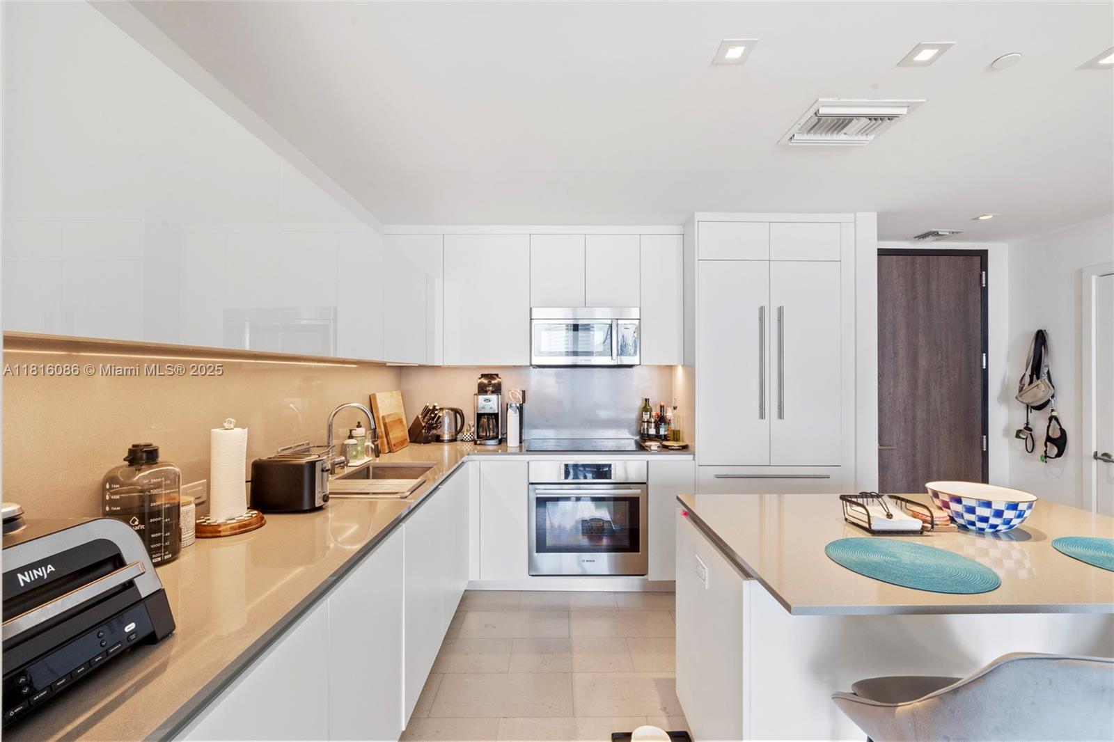 RISE CONDO - Residential