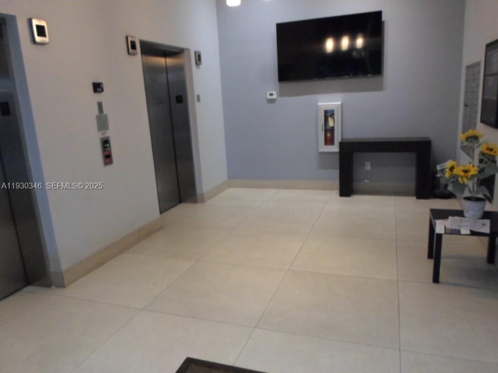 DOWNTOWN DADELAND - Residential