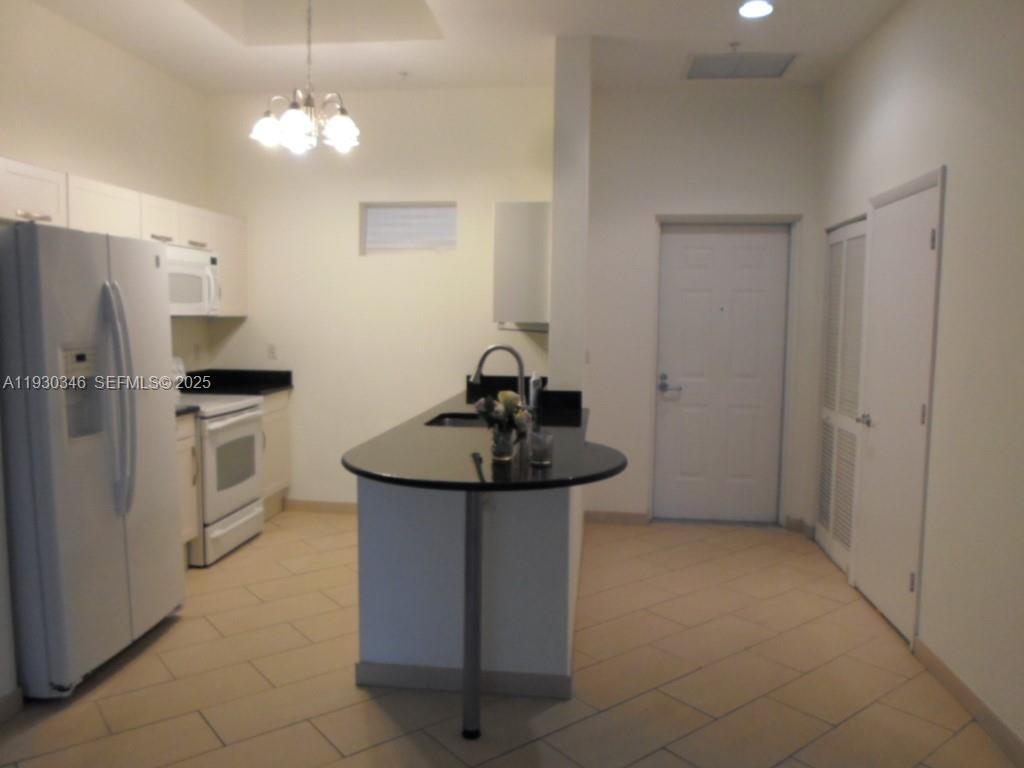 DOWNTOWN DADELAND - Residential