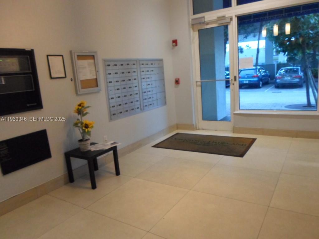DOWNTOWN DADELAND - Residential
