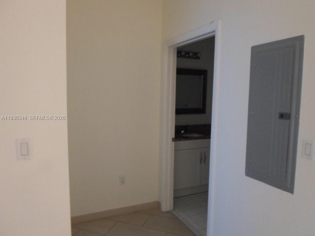 DOWNTOWN DADELAND - Residential