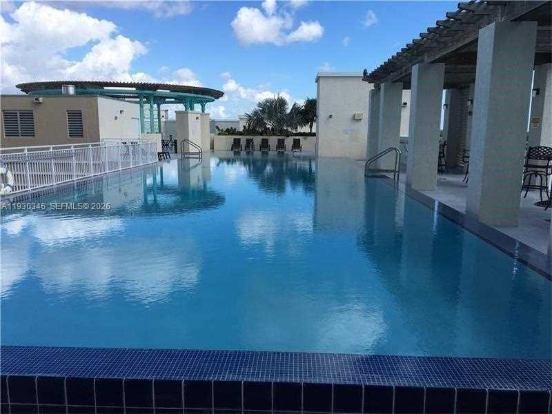 DOWNTOWN DADELAND - Residential