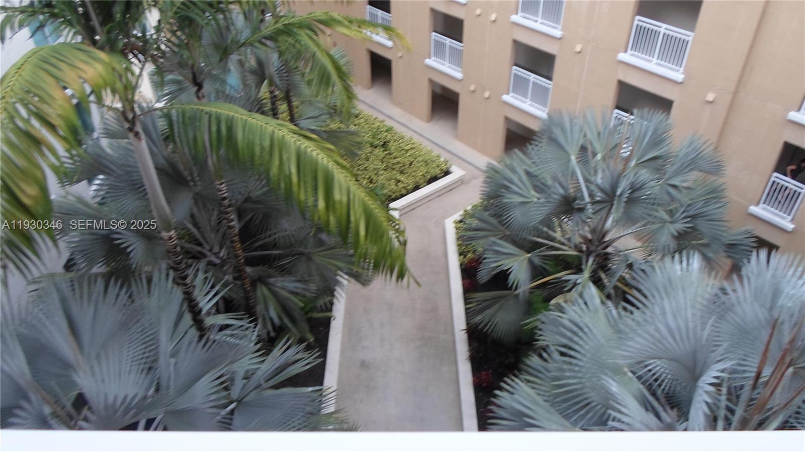 DOWNTOWN DADELAND - Residential