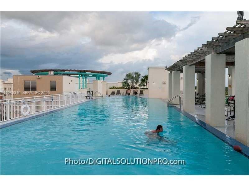 DOWNTOWN DADELAND - Residential