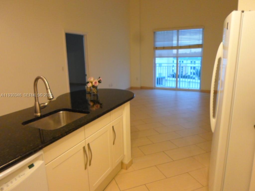 DOWNTOWN DADELAND - Residential