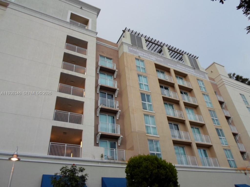 DOWNTOWN DADELAND - Residential