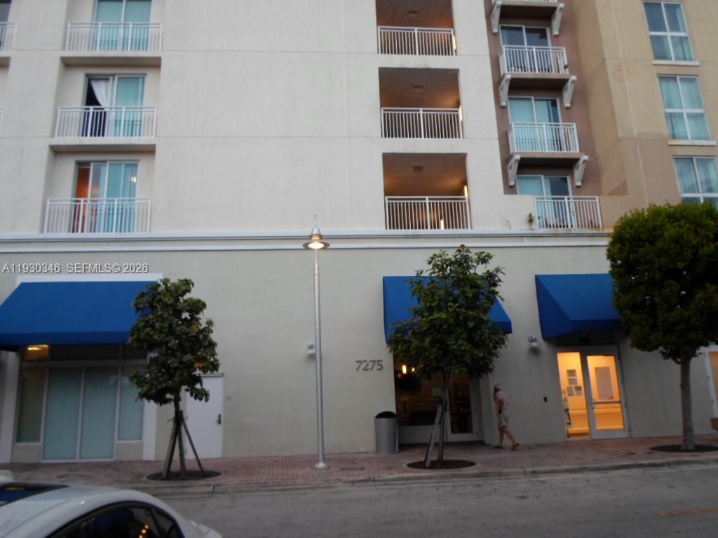 DOWNTOWN DADELAND - Residential
