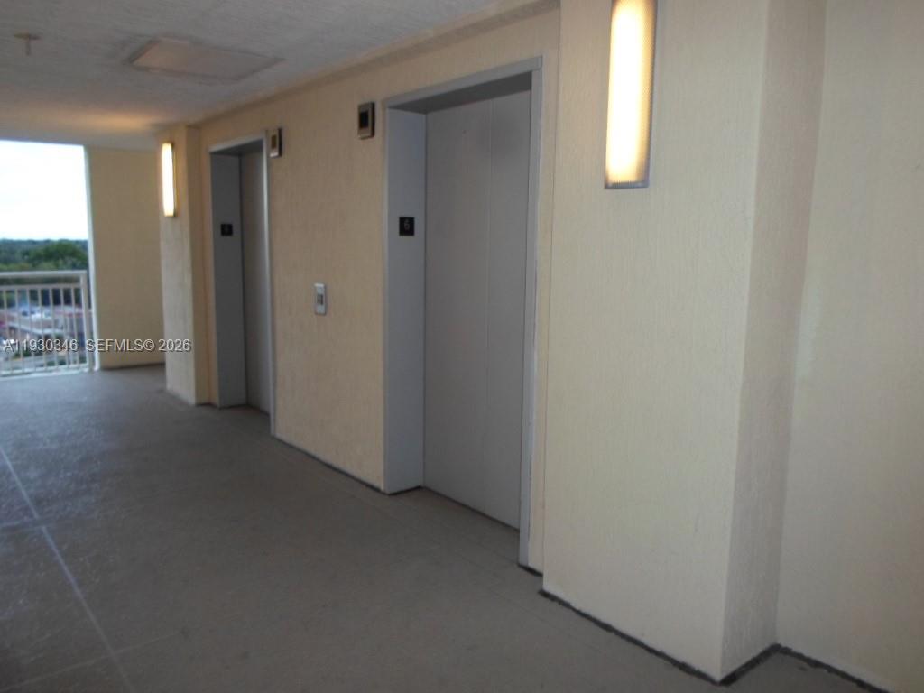 DOWNTOWN DADELAND - Residential