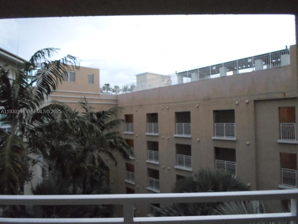 DOWNTOWN DADELAND - Residential