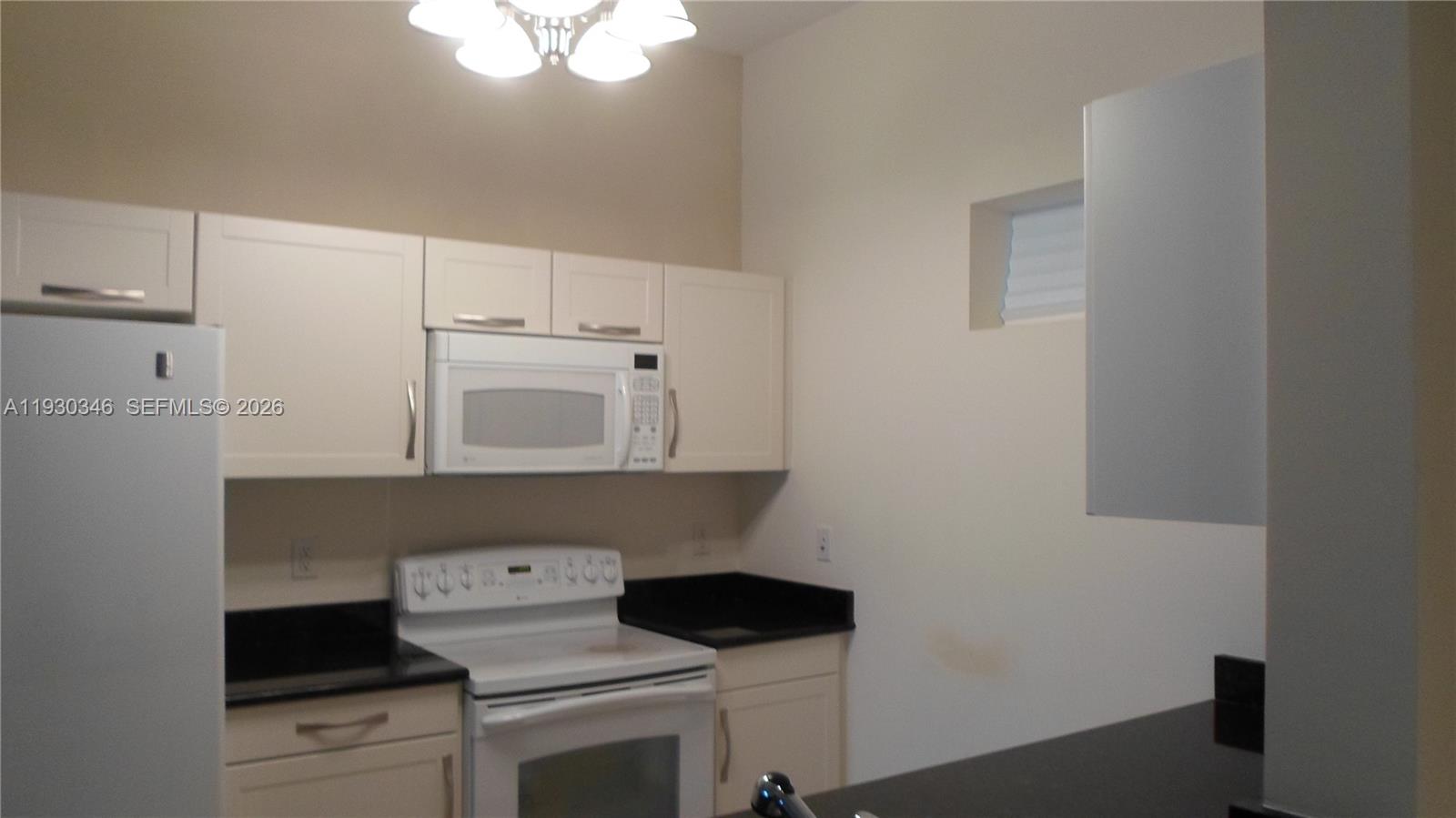 DOWNTOWN DADELAND - Residential