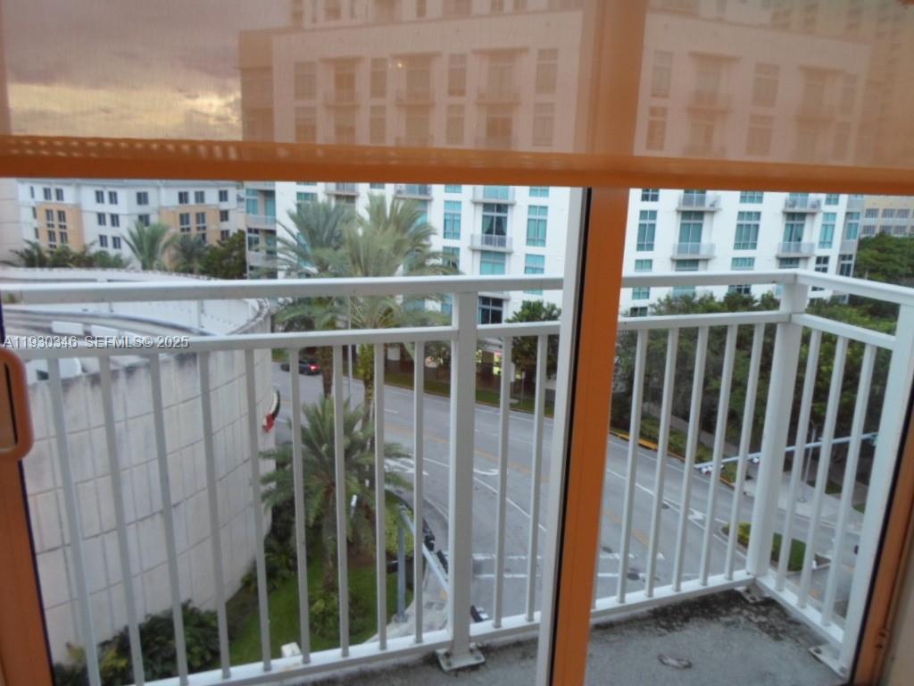 DOWNTOWN DADELAND - Residential