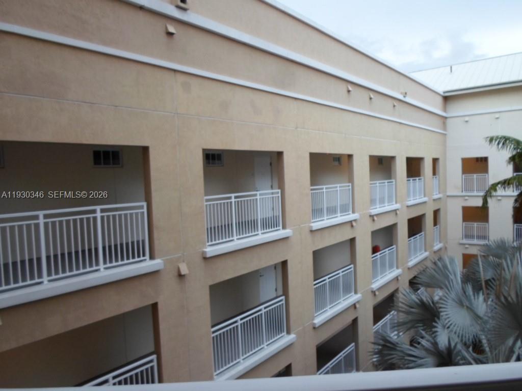 DOWNTOWN DADELAND - Residential