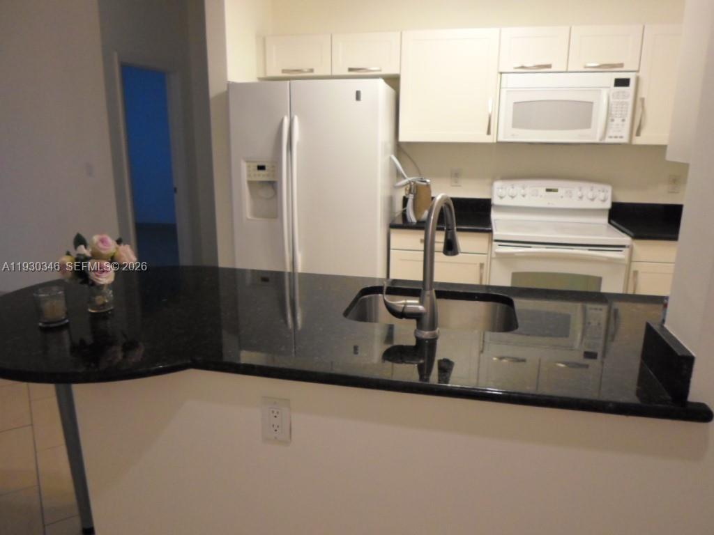 DOWNTOWN DADELAND - Residential