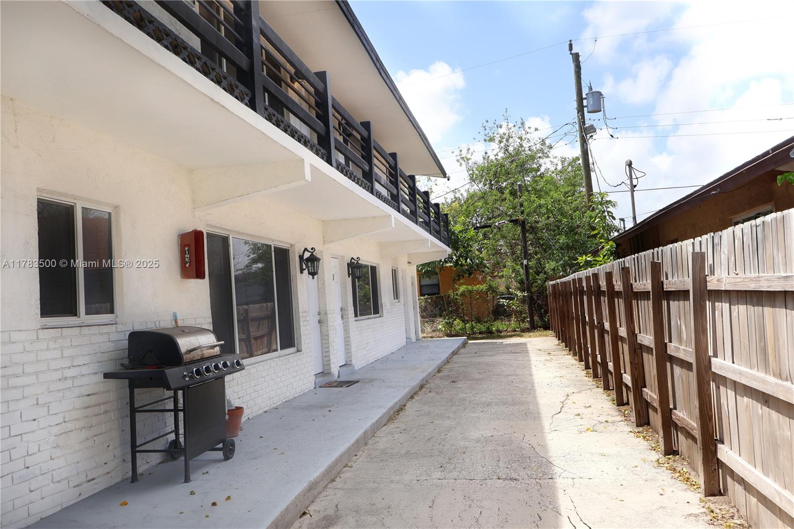 715 NW 5th Ave