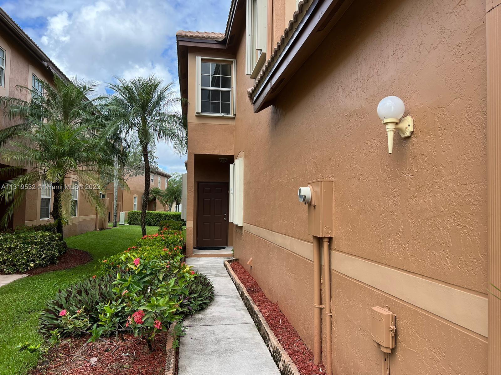 Beautiful, Bright and remodeled townhouse in San Sebastian, cornet unit, NEW ROOF AND ACCORDION SHUTTERS
Friendly family community in Weston, best schools . 3 bedrooms, 2.5 bathrooms
COMPLETE RENOVATED , A MUST SEE!!