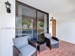 350 Grapetree Dr 405