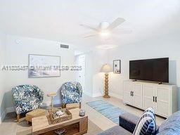 350 Grapetree Dr 405