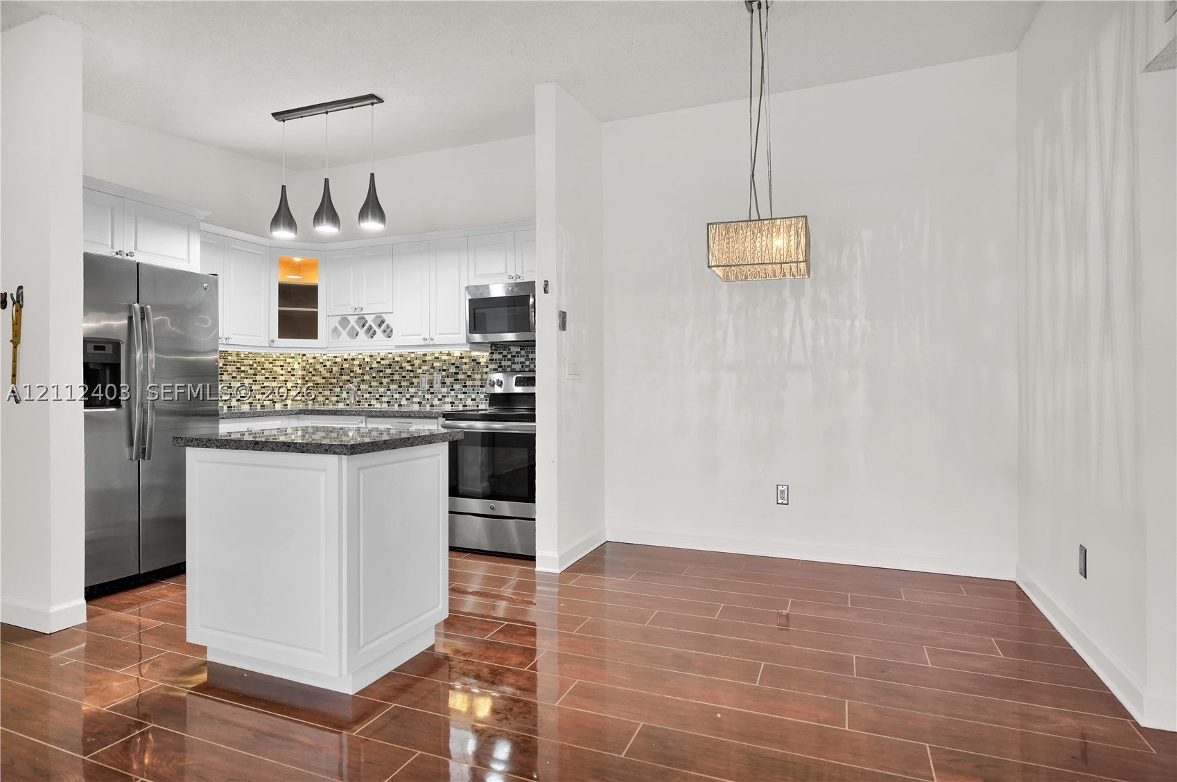 807 NE 199th St 204-5