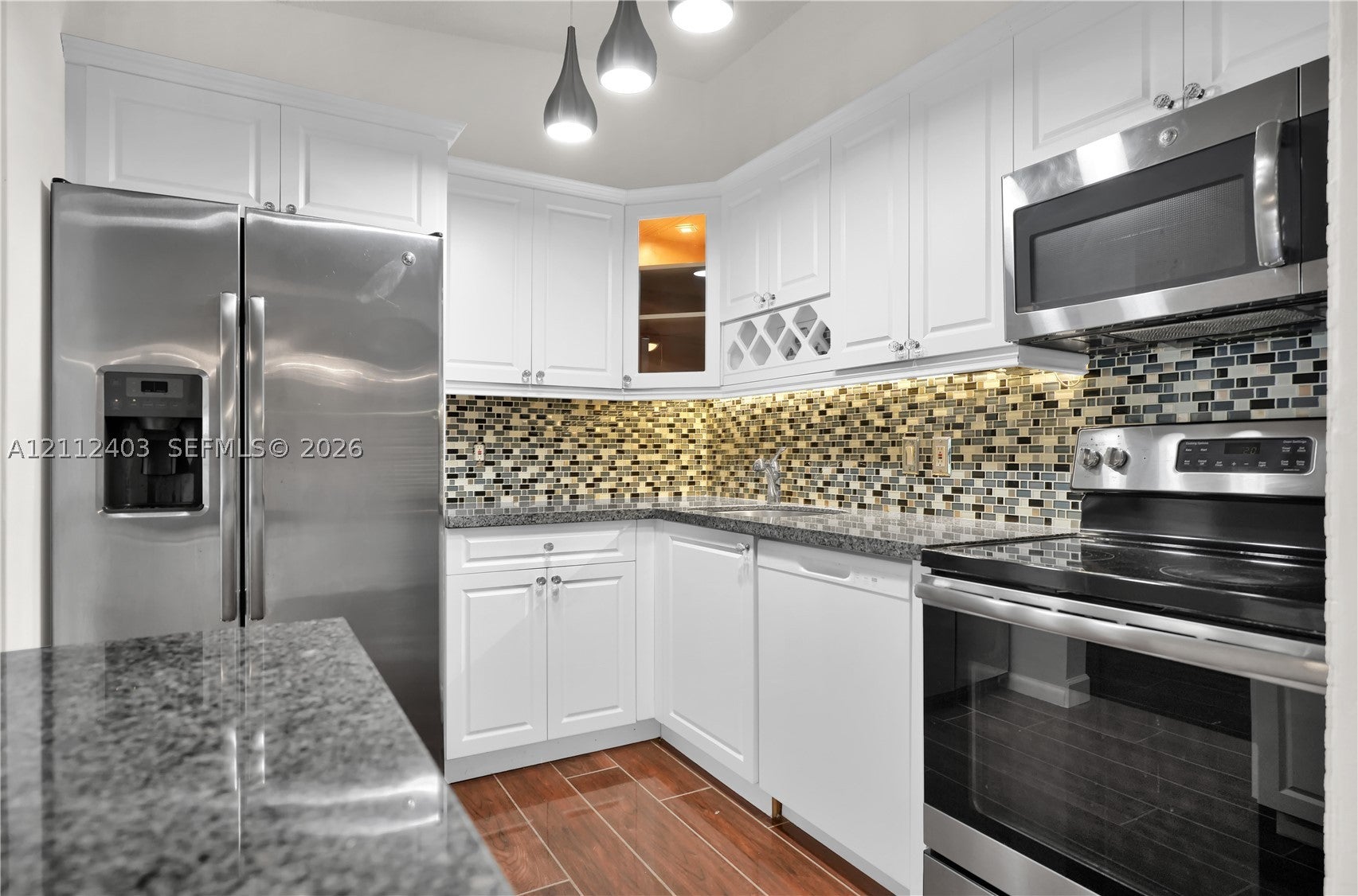 807 NE 199th St 204-5