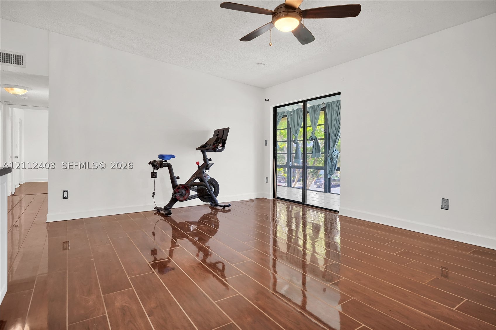 807 NE 199th St 204-5