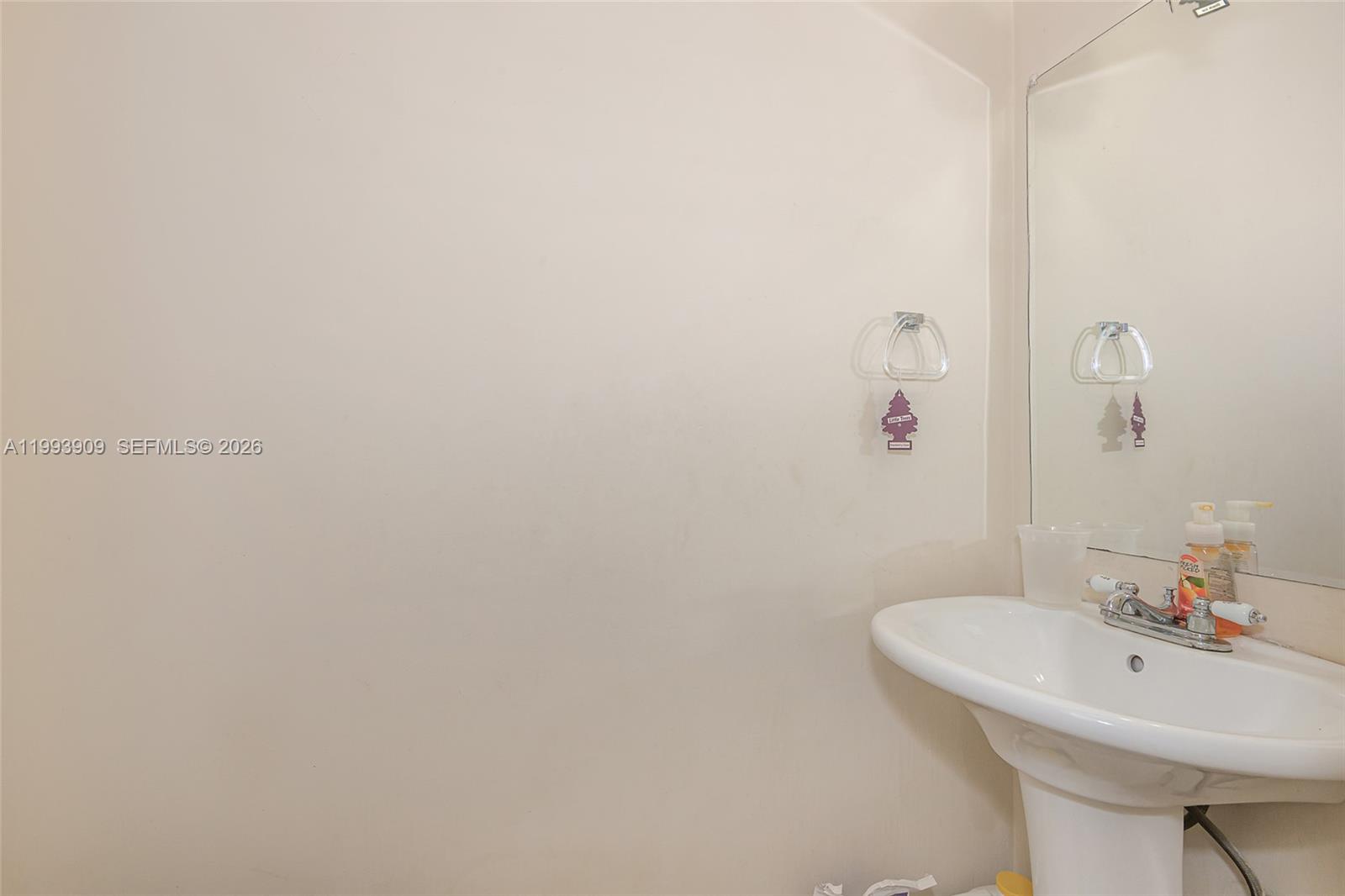 NOVA TOWNHOUSES CONDOMINI - Residential