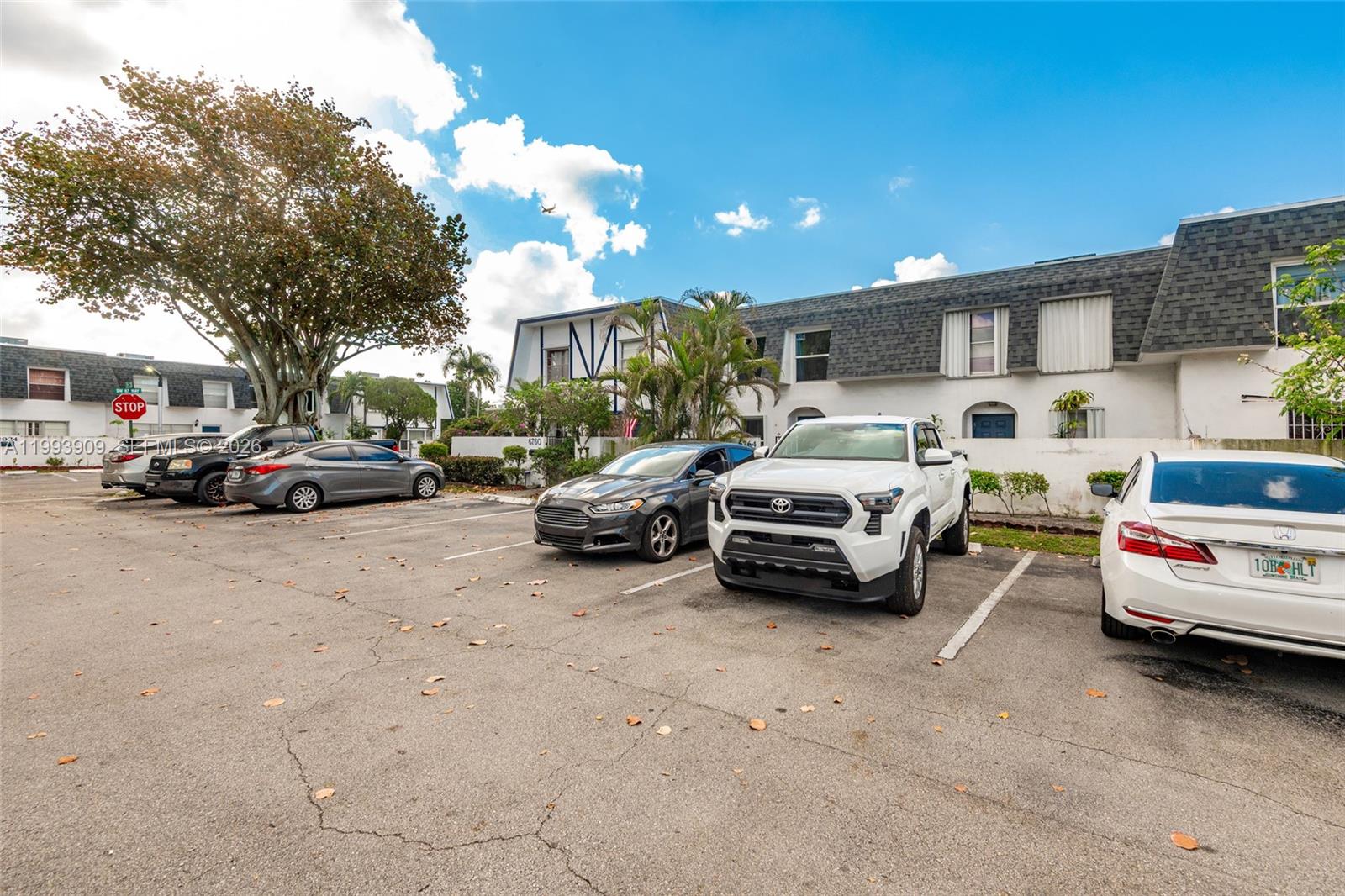 NOVA TOWNHOUSES CONDOMINI - Residential