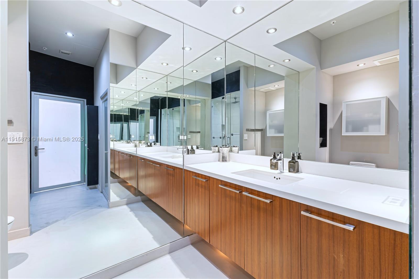 THE MERIDIAN CONDO - Residential