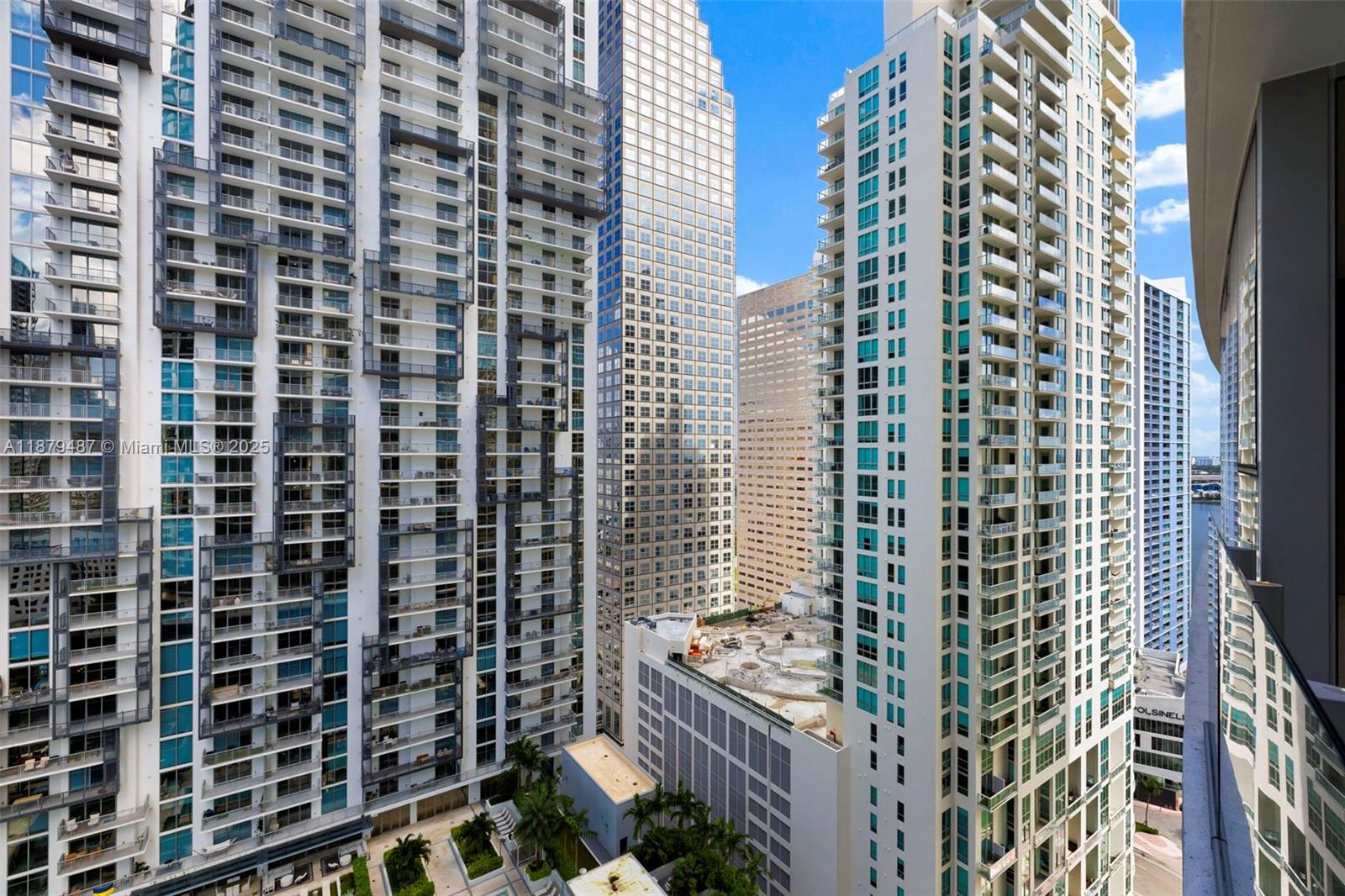 ASTON MARTIN RESIDENCES - Residential