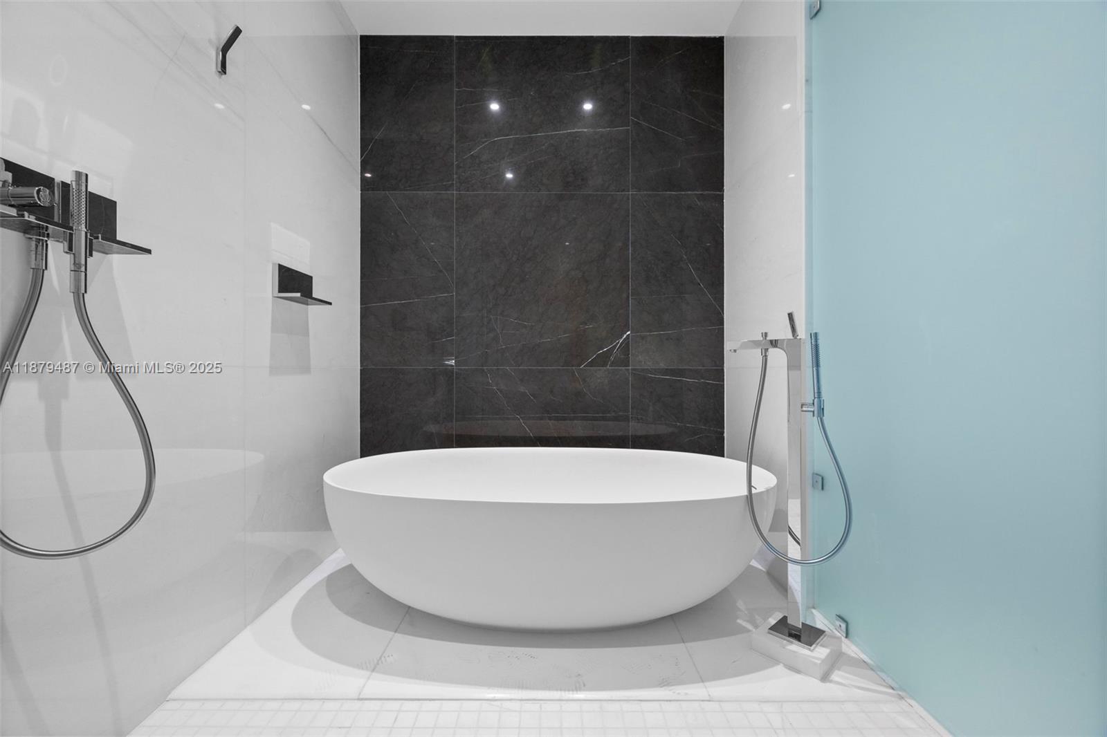ASTON MARTIN RESIDENCES - Residential