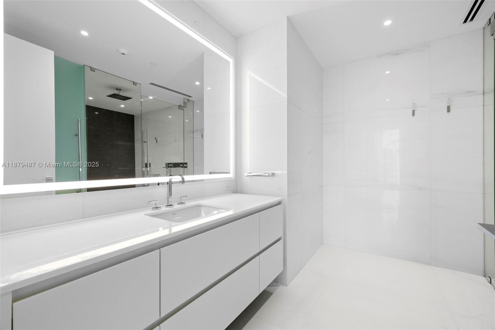ASTON MARTIN RESIDENCES - Residential