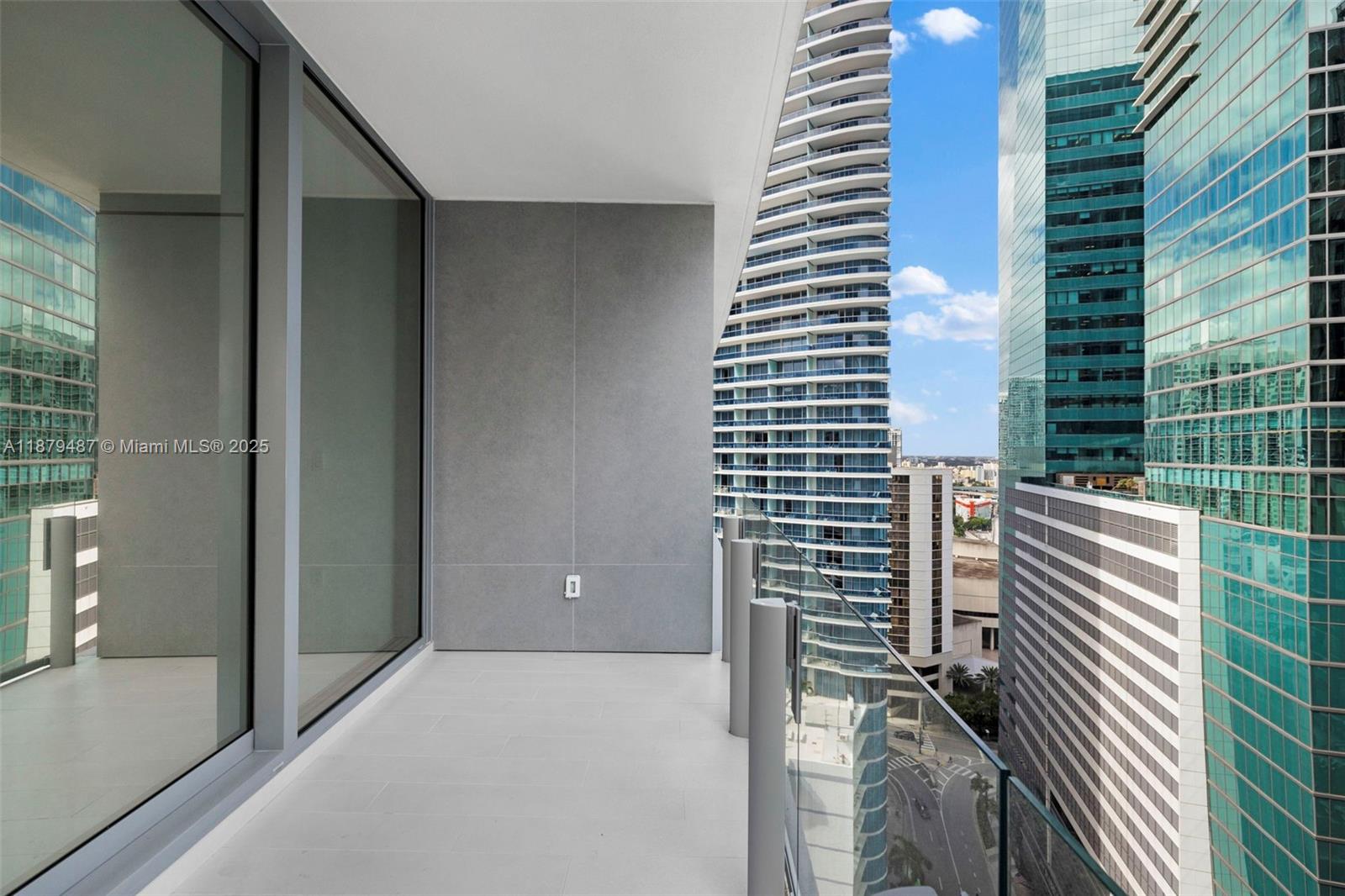 ASTON MARTIN RESIDENCES - Residential