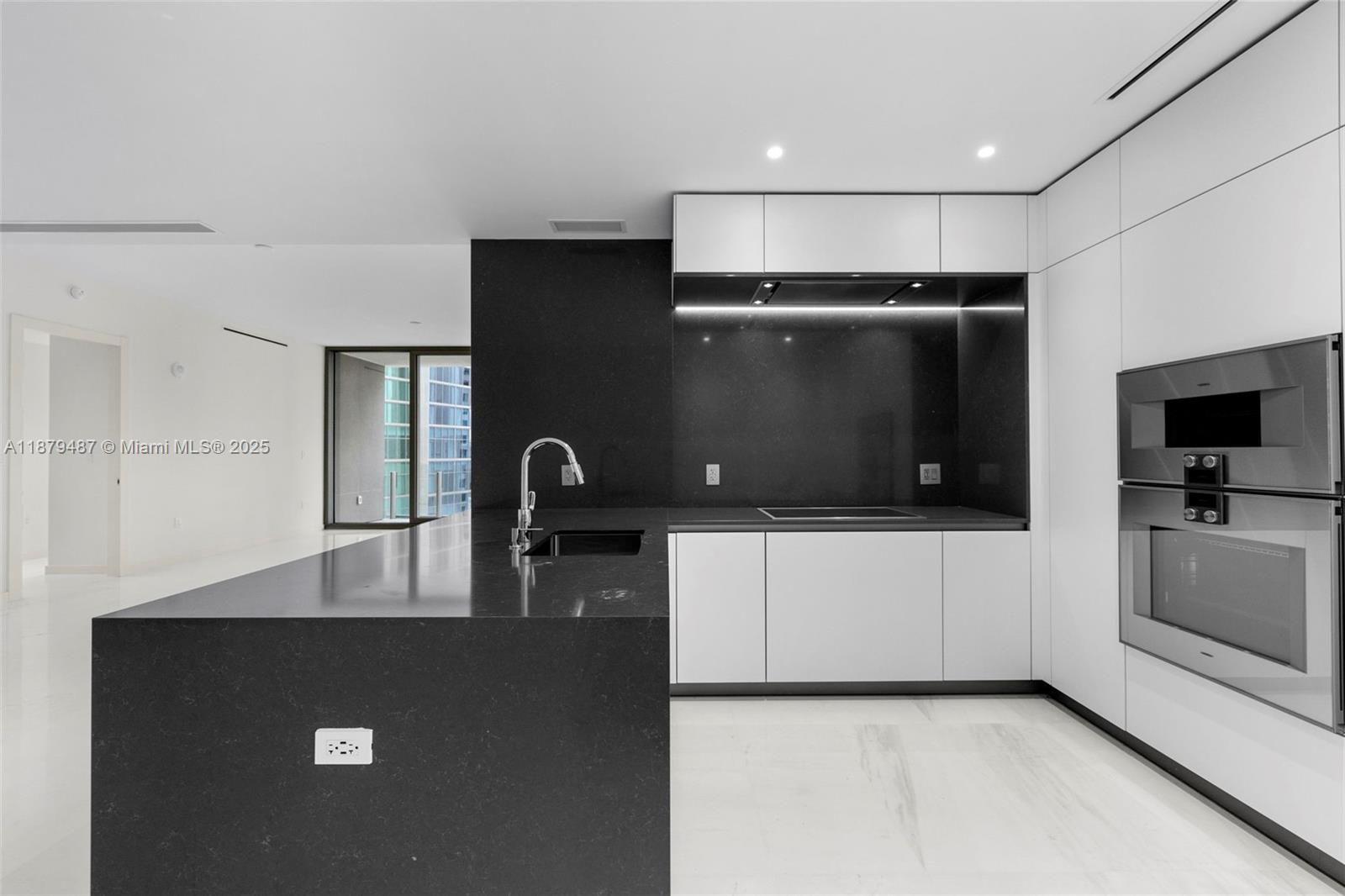 ASTON MARTIN RESIDENCES - Residential
