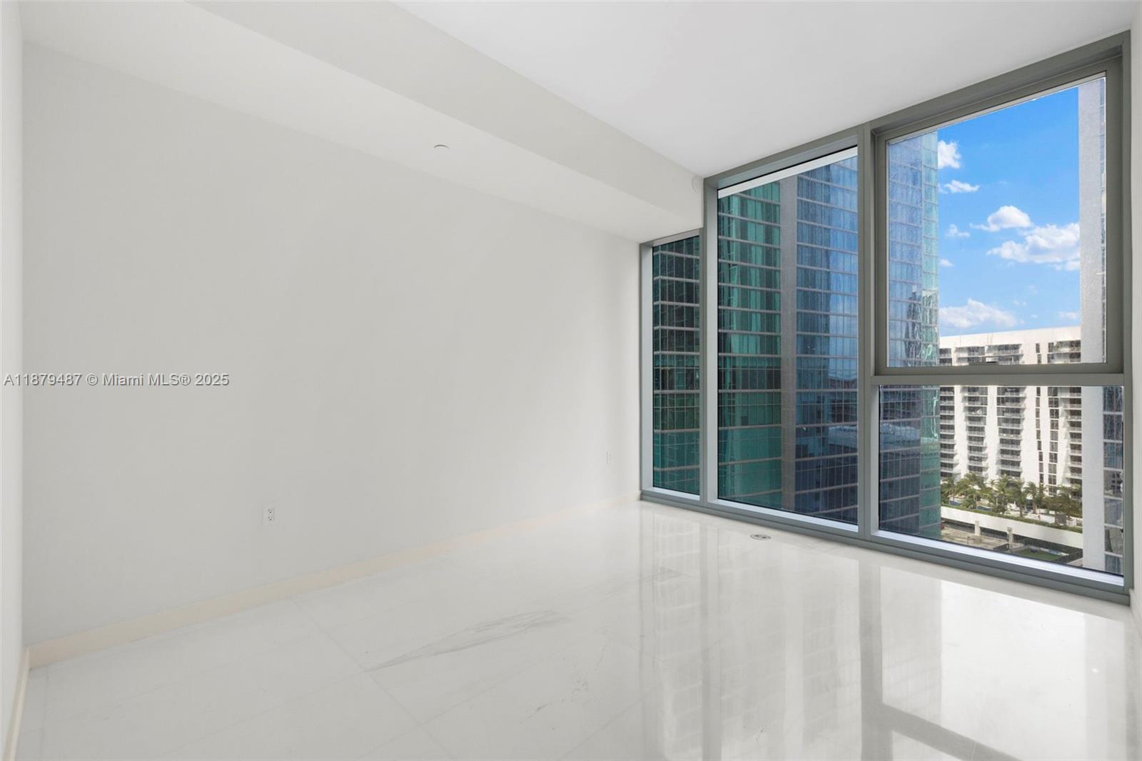 ASTON MARTIN RESIDENCES - Residential
