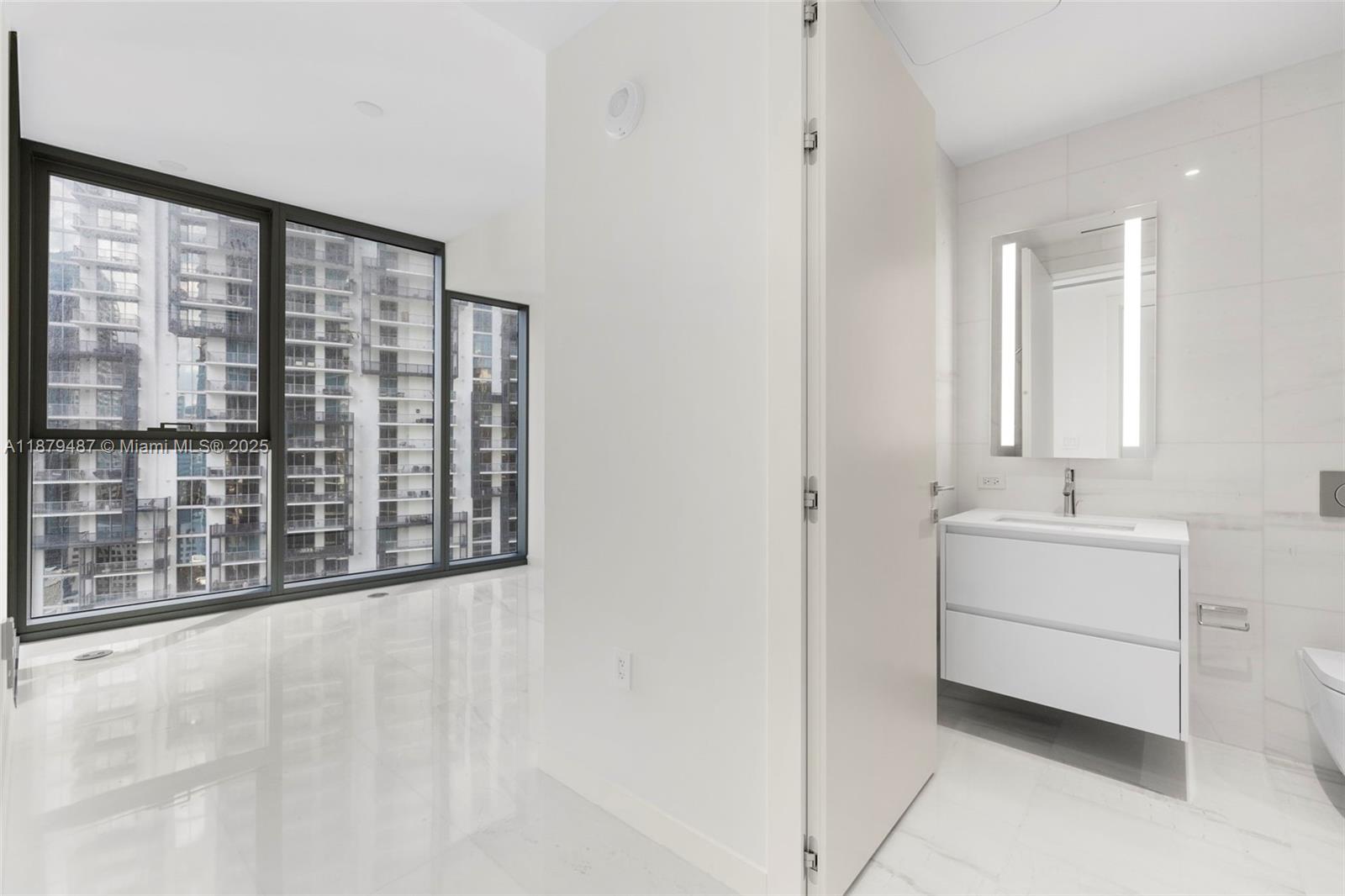 ASTON MARTIN RESIDENCES - Residential