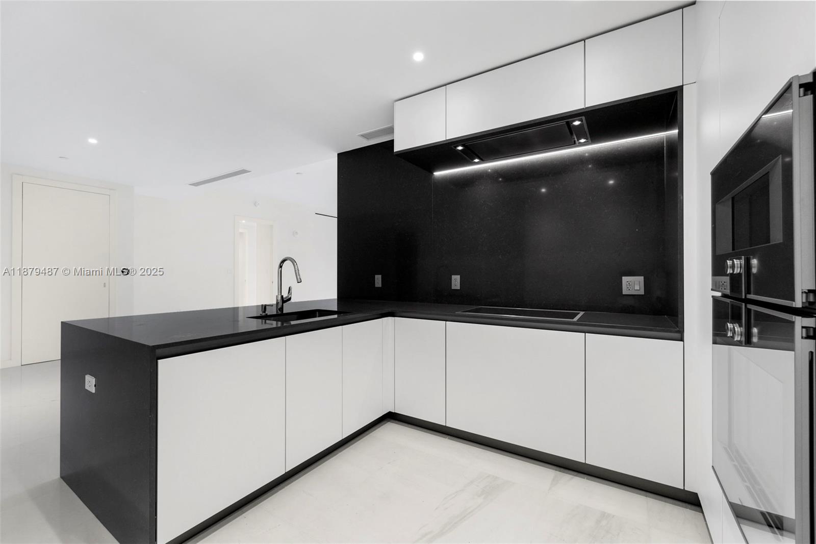 ASTON MARTIN RESIDENCES - Residential