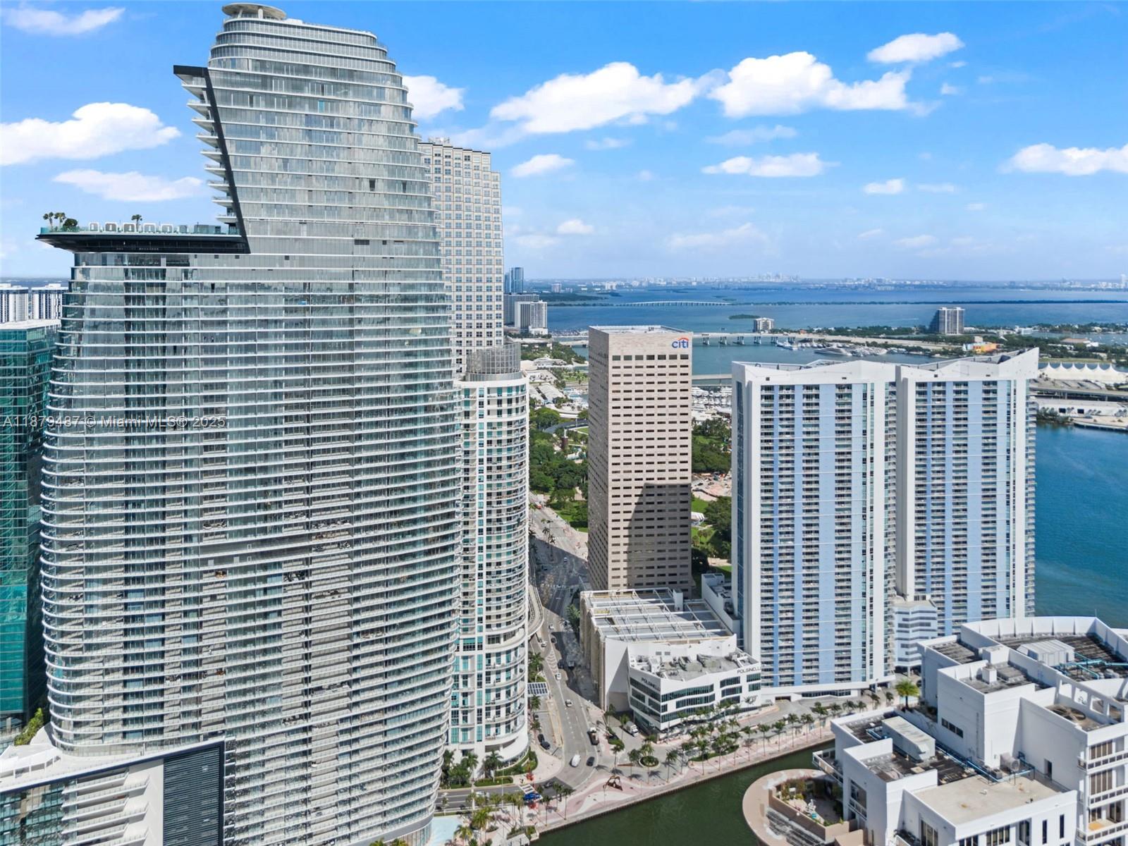 ASTON MARTIN RESIDENCES - Residential
